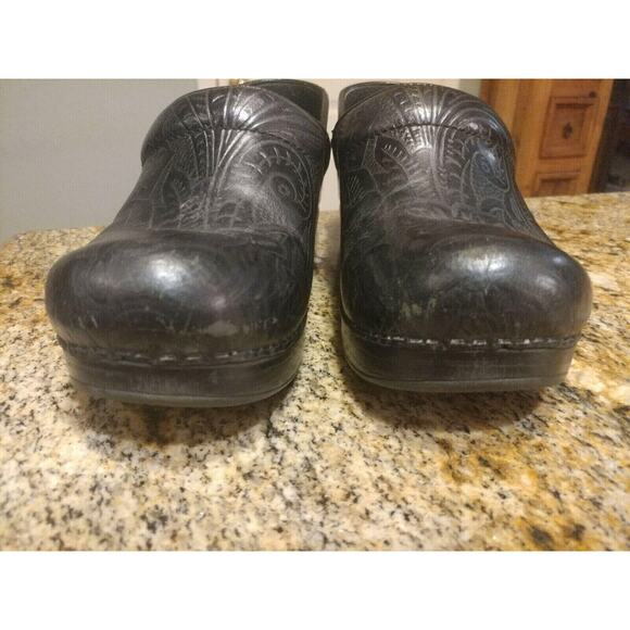 DANSKO BLACK LEATHER EMBOSSED TOOLED CLOGS SIZE 6.5 / 37 - Picture 11 of 12